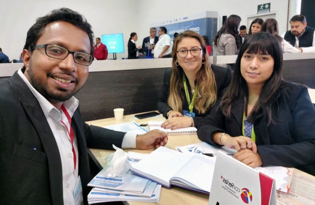 Yaden Laboratories booth showcasing sterile formulation and healthcare innovations in Bogota